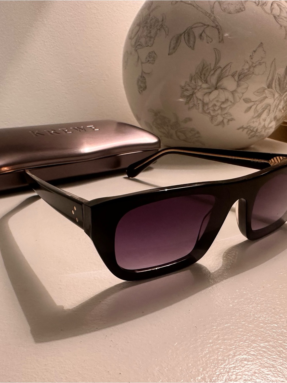 KREWE - Wisner Retro Black Rectangular Sunglasses with Purple Granite - Picture 2 of 7
